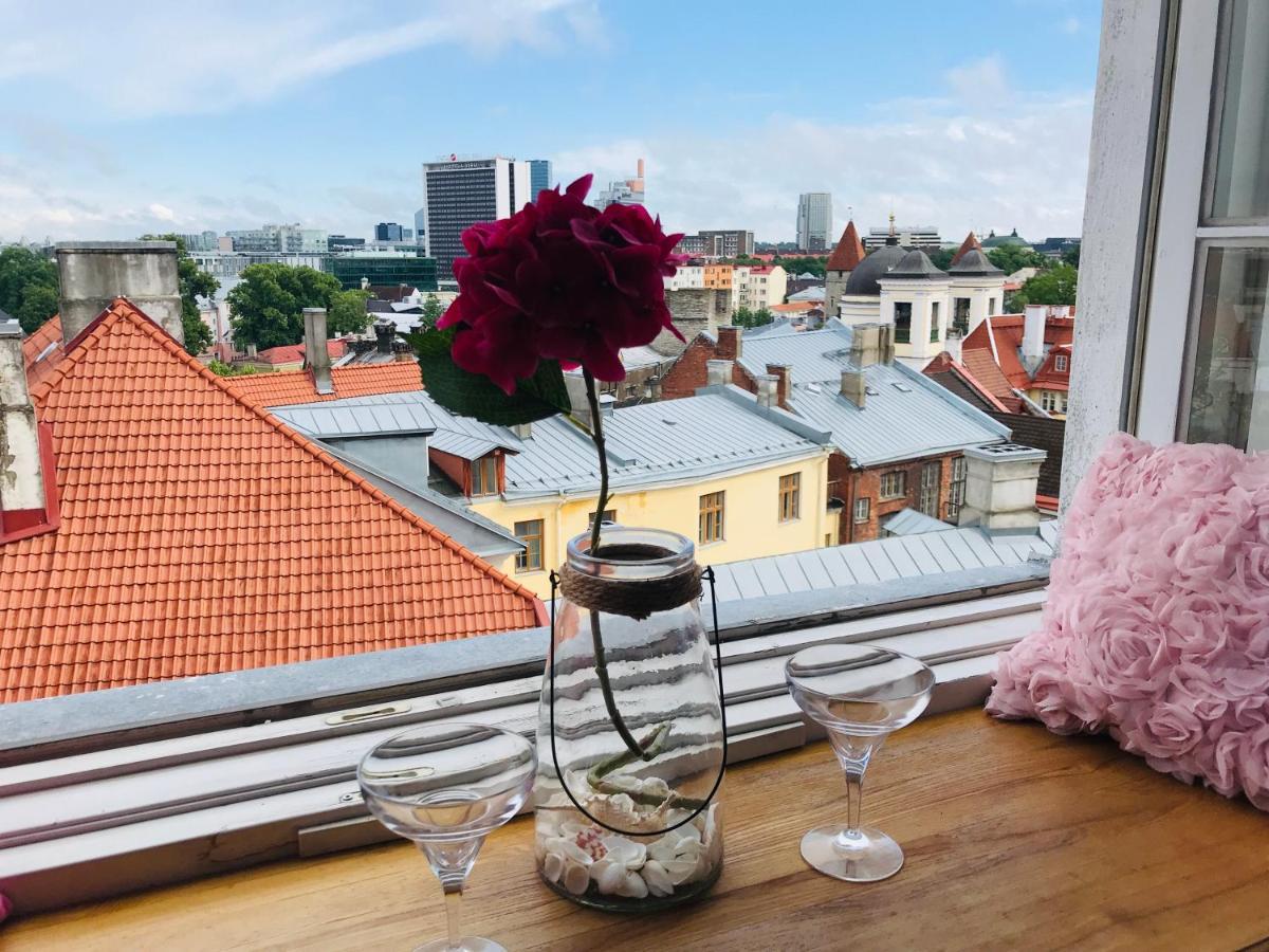 Cozy Oldtown Studio With Magnific City View Tallinn Exteriör bild