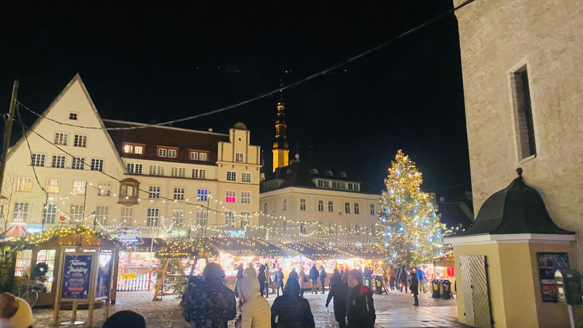 Cozy Oldtown Studio With Magnific City View Tallinn Exteriör bild
